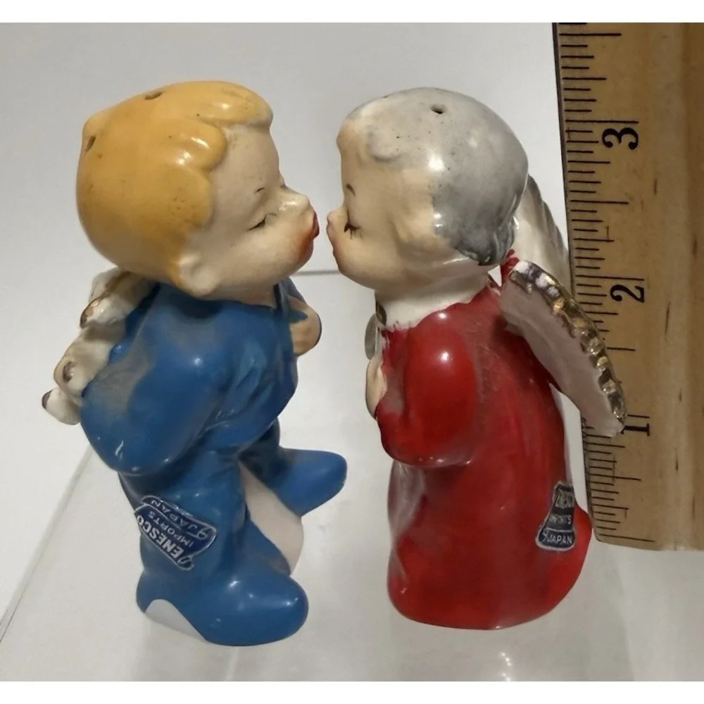 VTG Japan Kissing Baby Angel ‎ & Boy S & P Shaker w/ Orig Stickers Figurine